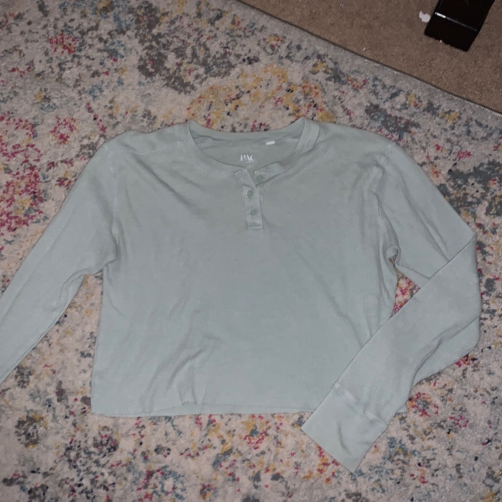 Casual, comfy, cropped long sleeve